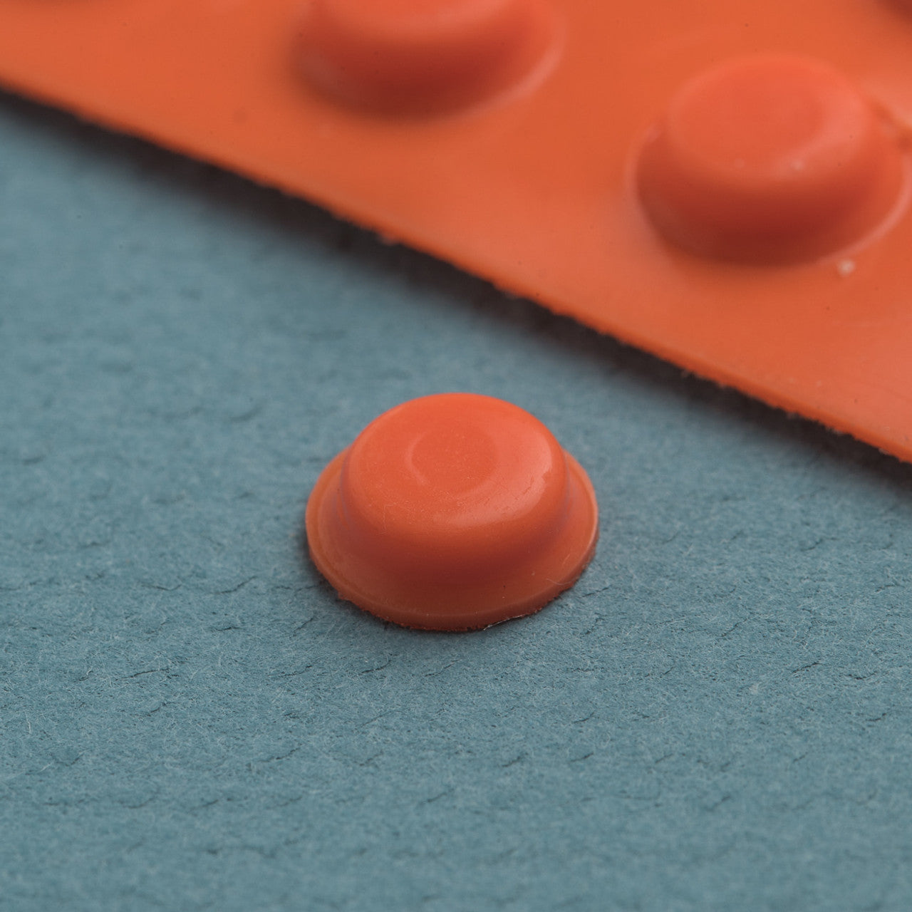 Orange CAN-DO Bumps 25 Small Flat Top